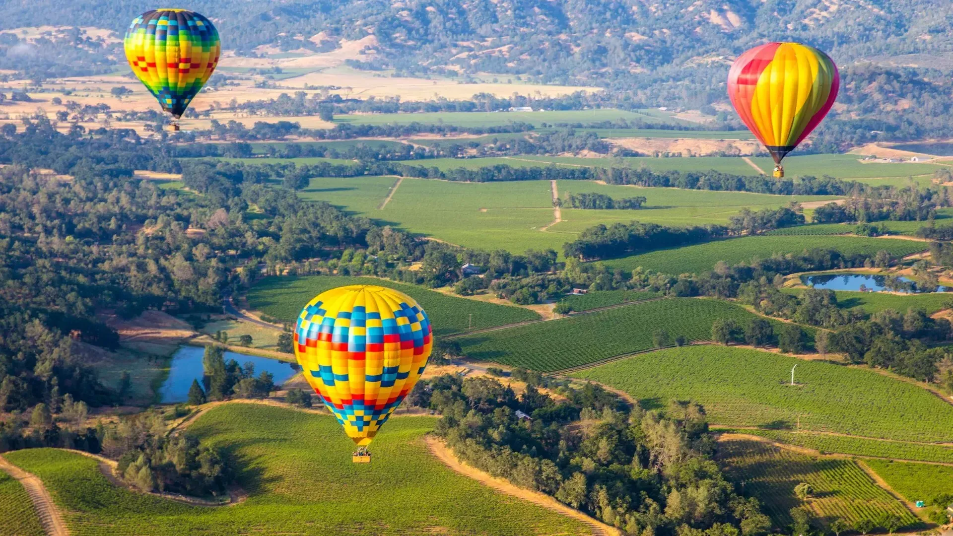 在加利福尼亚州普莱森特山，气球升空