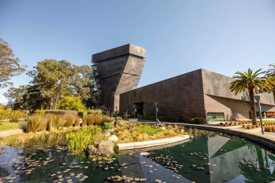 현대적인각진드영박물관의외관. 샌프란시스코，캘리포니아.