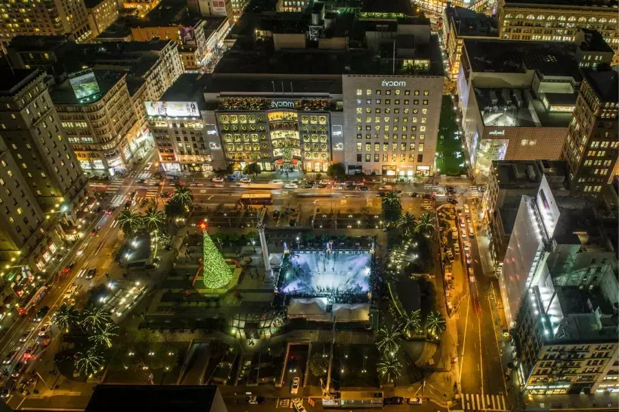 Vista aérea da 联合广场 decorada para os feriados. São 弗朗西斯co, Califórnia.